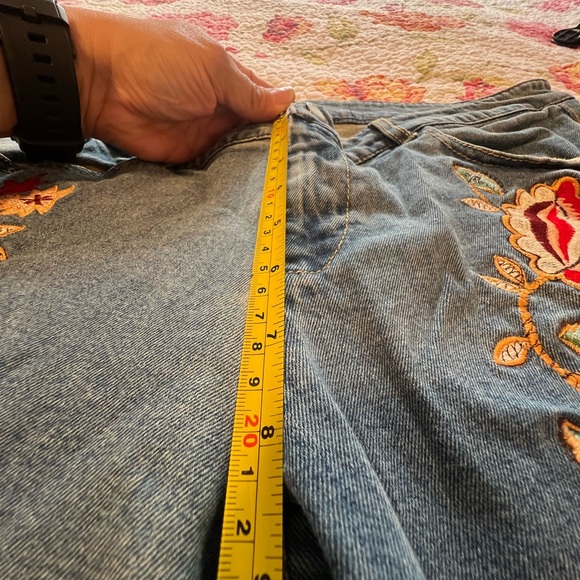 Alice + Olivia Denim with Floral Embroidered Accents Jeans - Picture 14 of 16